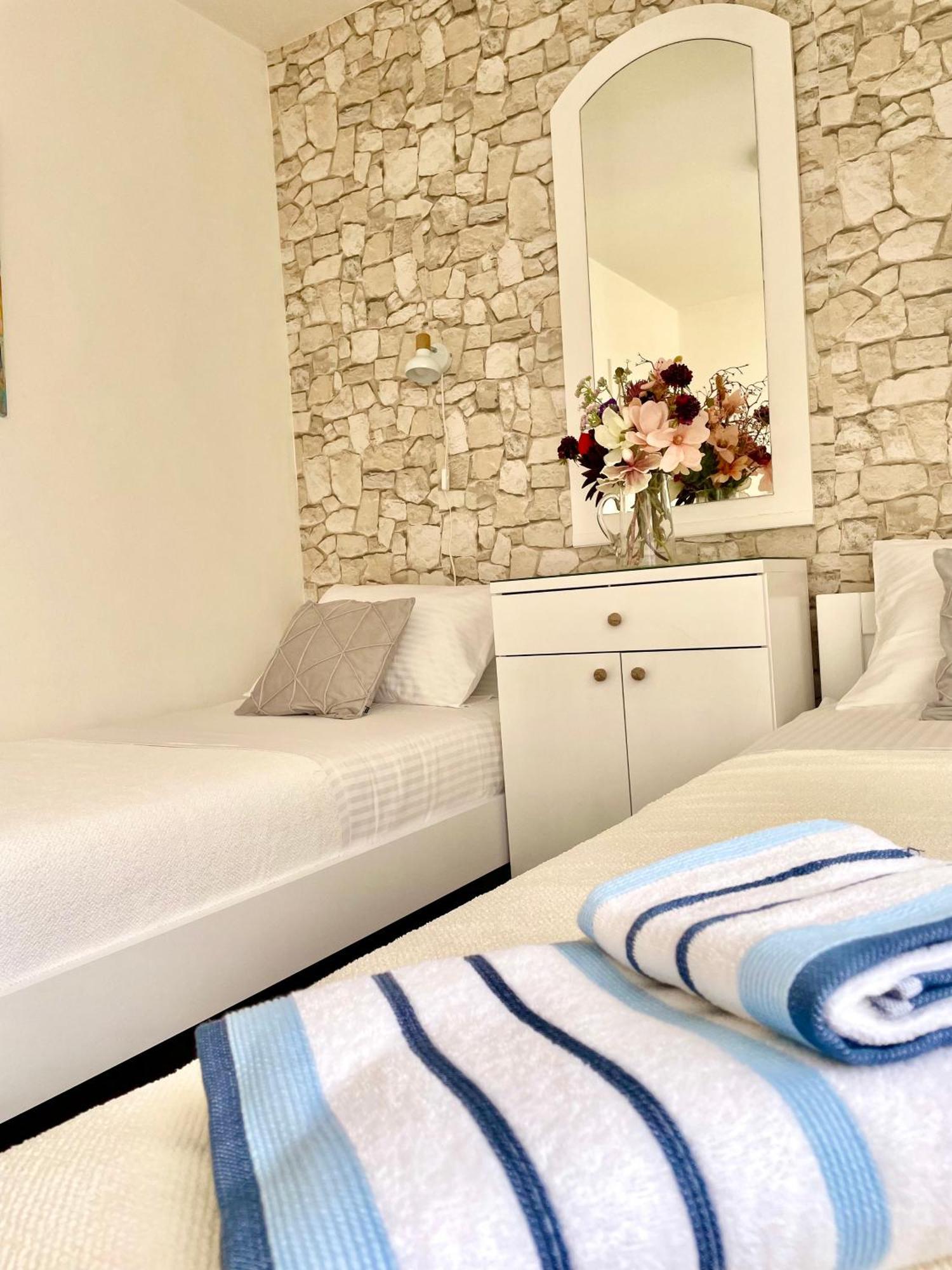 Dinka Old Town Apartment With Sea View Trogir Eksteriør bilde