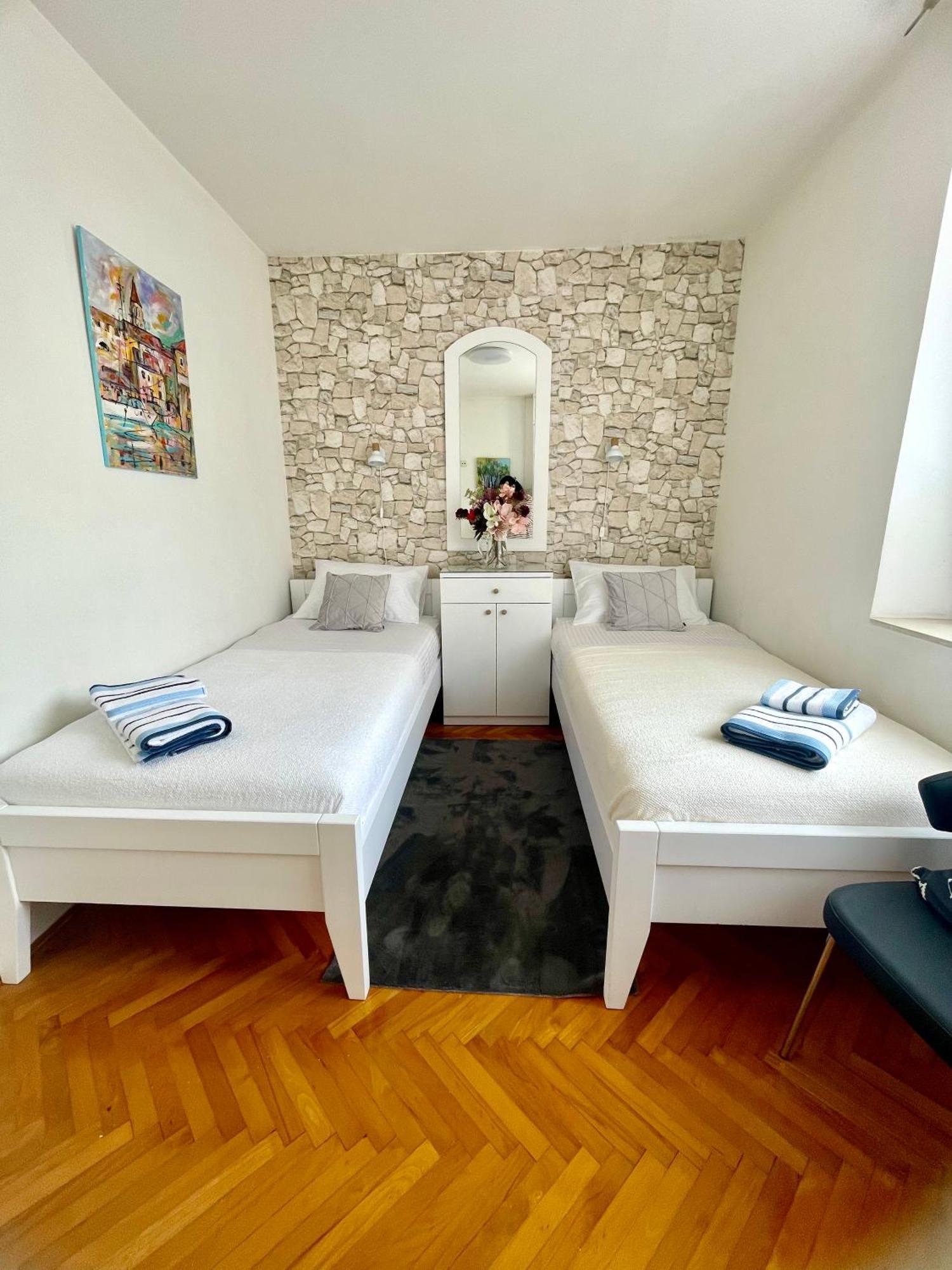 Dinka Old Town Apartment With Sea View Trogir Eksteriør bilde
